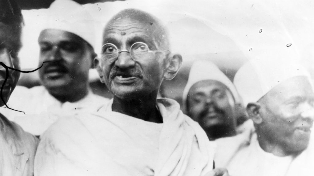 essay and biography on mahatma gandhi in hindi